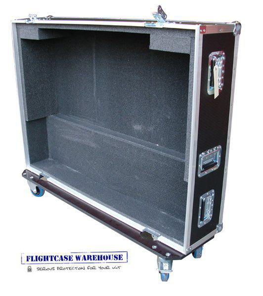 Soundcraft GB8 24 Ch Flight Case Inc Dog Box